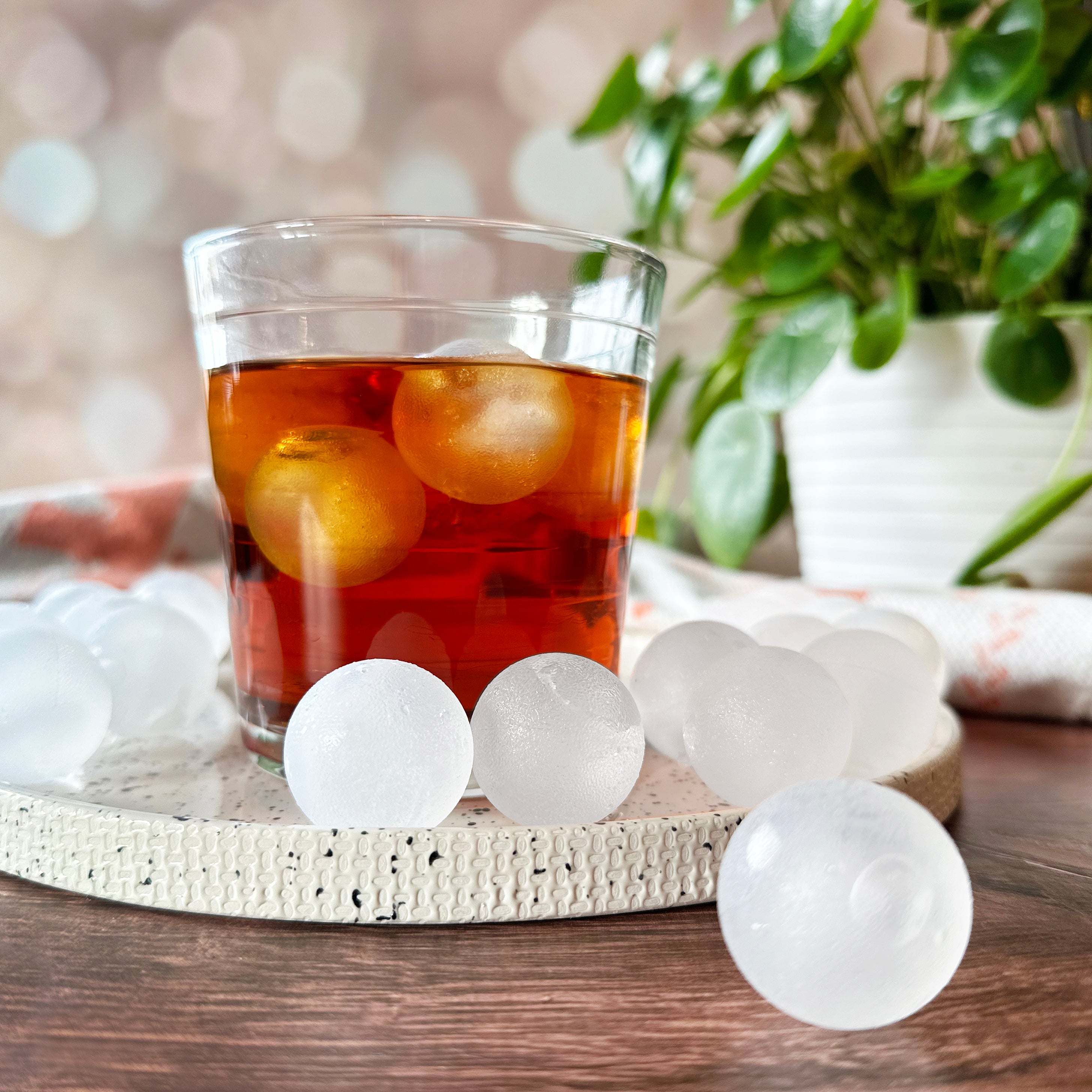 Ice spheres for drinks